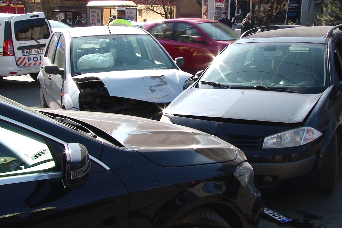 Accident rutier grav în Baia Mare, cu o persoană rănită și trei mașini avariate