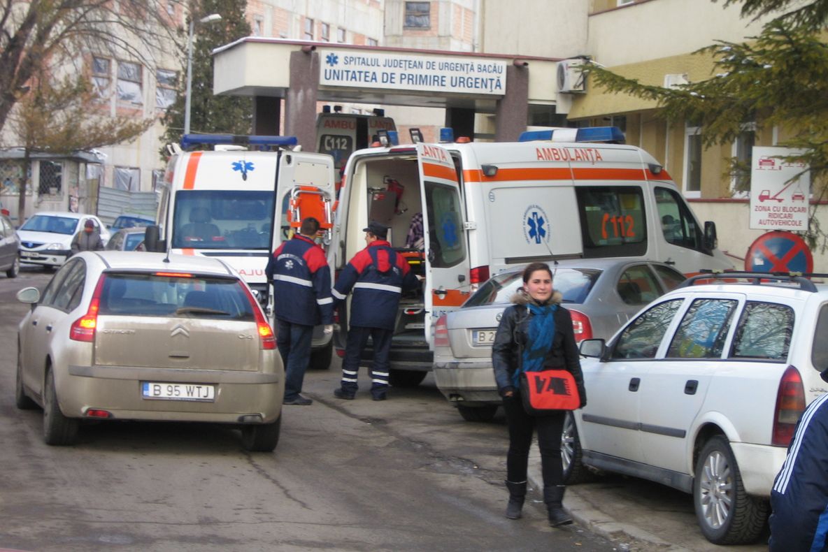 Ambulanţă implicată într-un accident rutier în Baia Mare