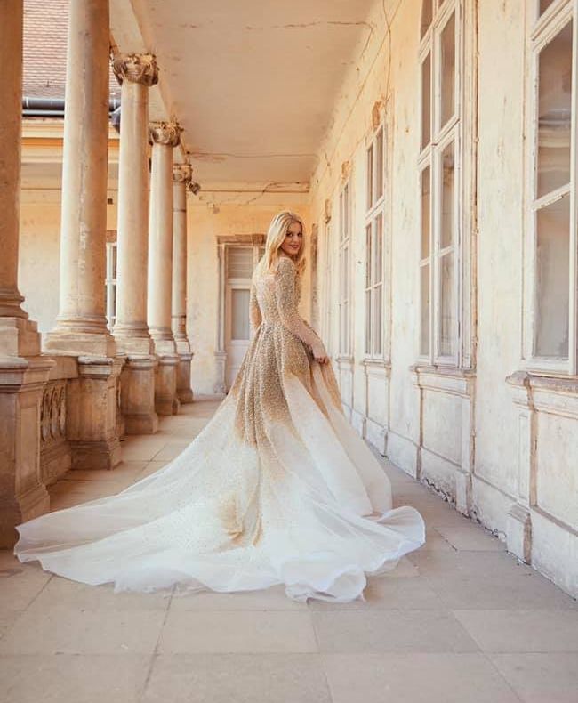 Valorează 10.000 euro! Rochia de mireasă realizată de băimăreanca Laura Maxim