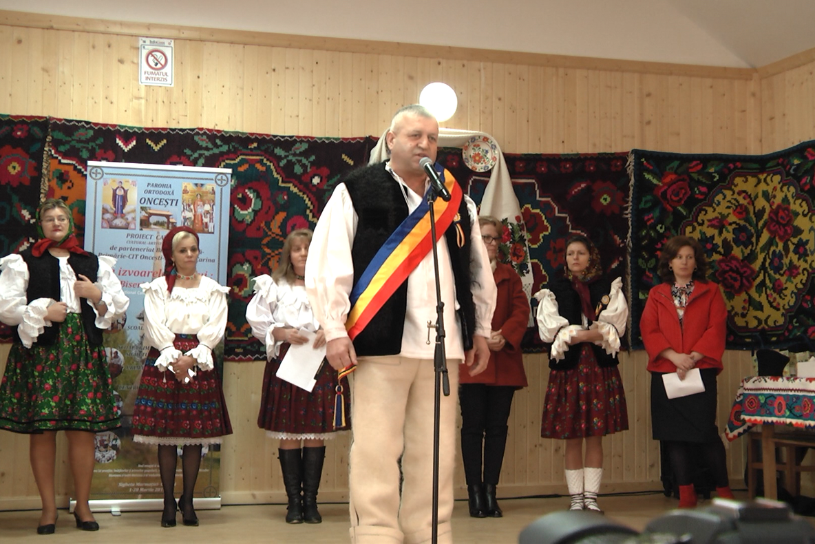 Onceștenii își promovează tradițiile prin proiectul ”La izvoarele satului: tinda bisericii și tinda casei