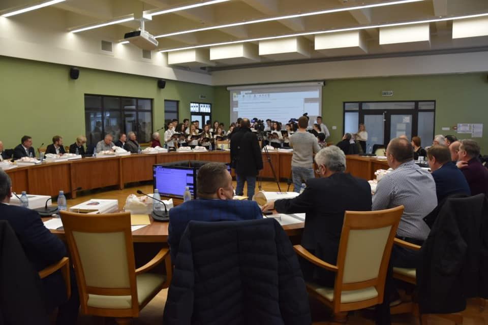 Astăzi au loc consultări punctuale pe Legea Bugetului