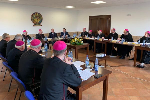 Pregătiri pentru vizita Papei Francisc în România