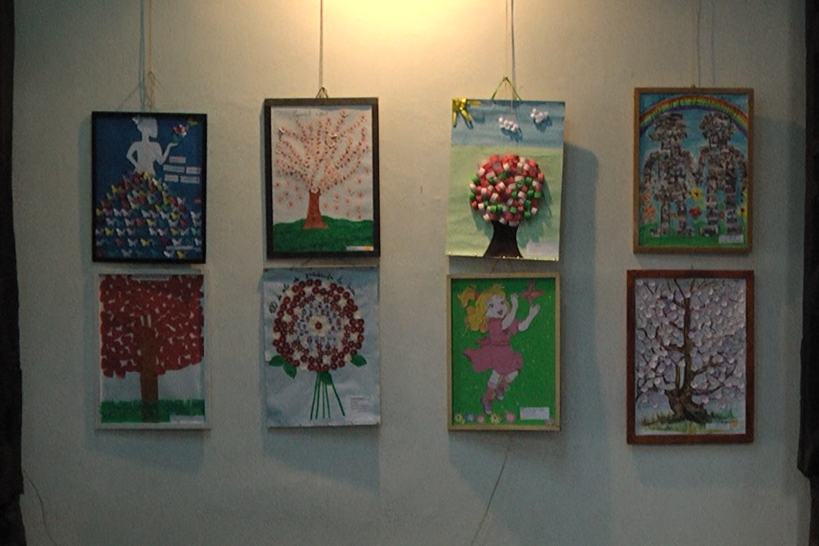 ÎN SCOP CARITABIL: Sighetenii sunt invitați să cumpere tablouri realizate de copii