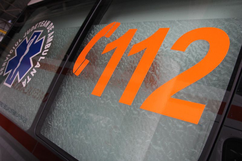 Un adolescent a murit după ce s-a aruncat de pe un imobil cu 10 etaje