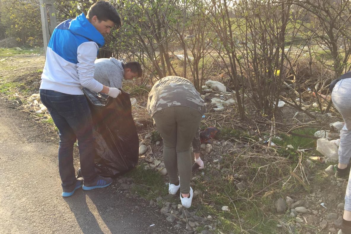 Elevii din Sighetu Marmației au făcut curățenie în mai multe zone din oraș