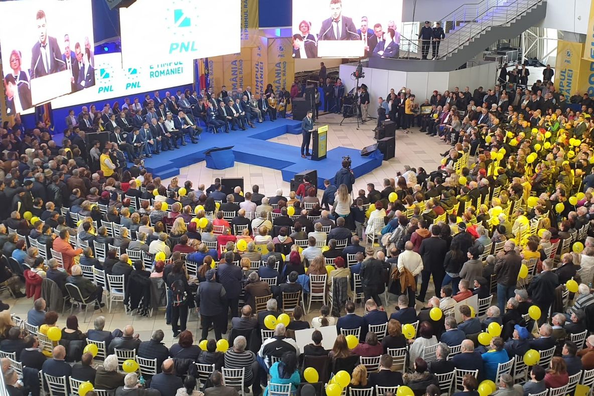 Mii de oameni la lansarea regională a candidaților PNL la alegerile europarlamentare