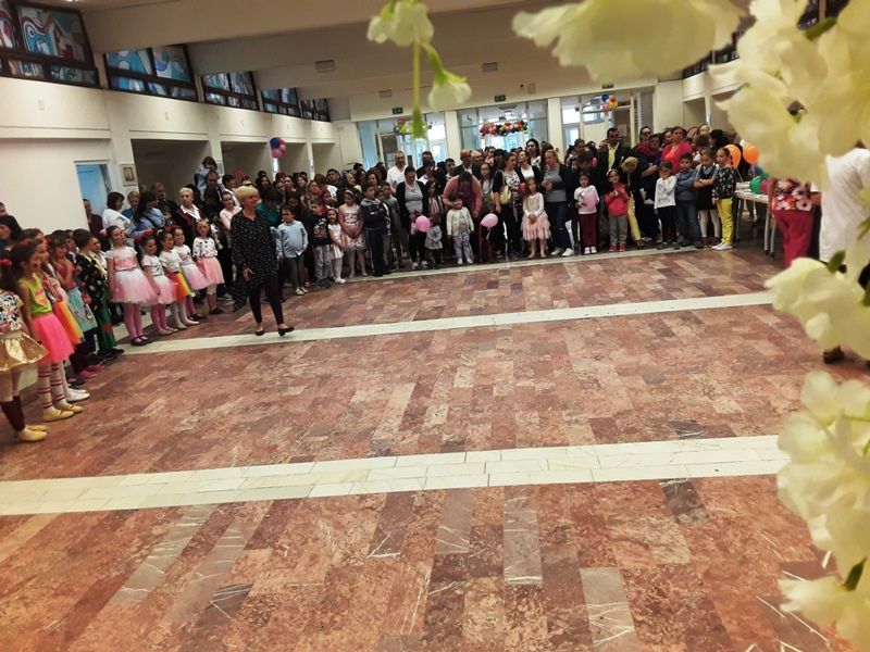 De Ziua Copilului a fost spectacol in holul Spitalului Judeţean