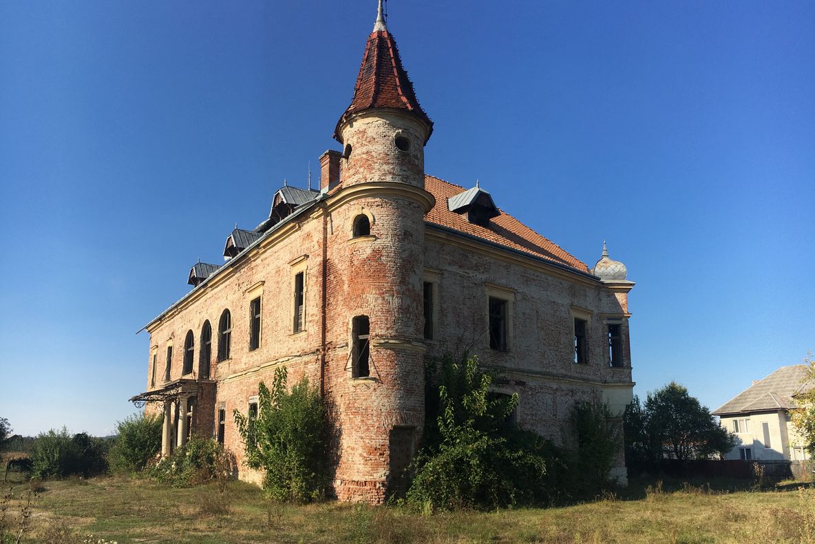 Castelul "Géza Teleki" din Pribileşti se vinde!