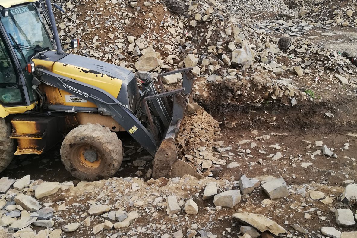 Exploatații ilegale de andezit în Maramureș ( FOTO)