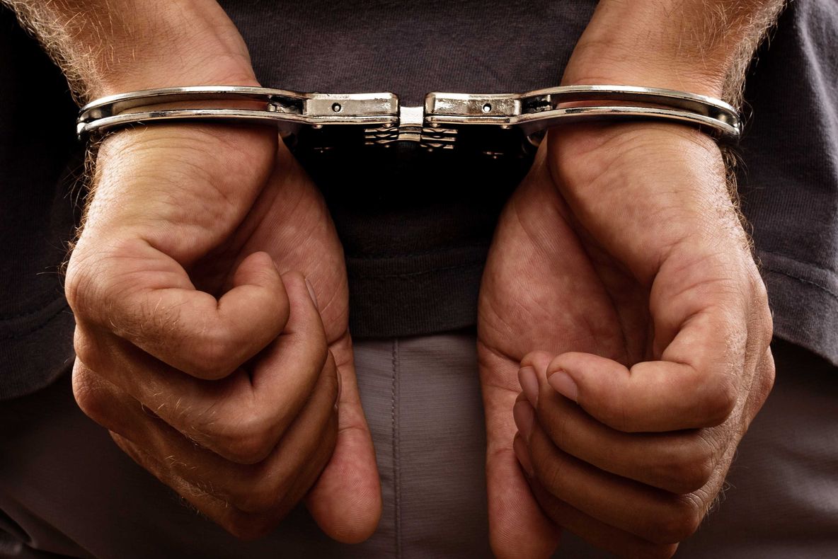 Condamnat pentru introducerea în ţară şi deţinere de droguri de mare risc, depus în penitenciar de polițiști