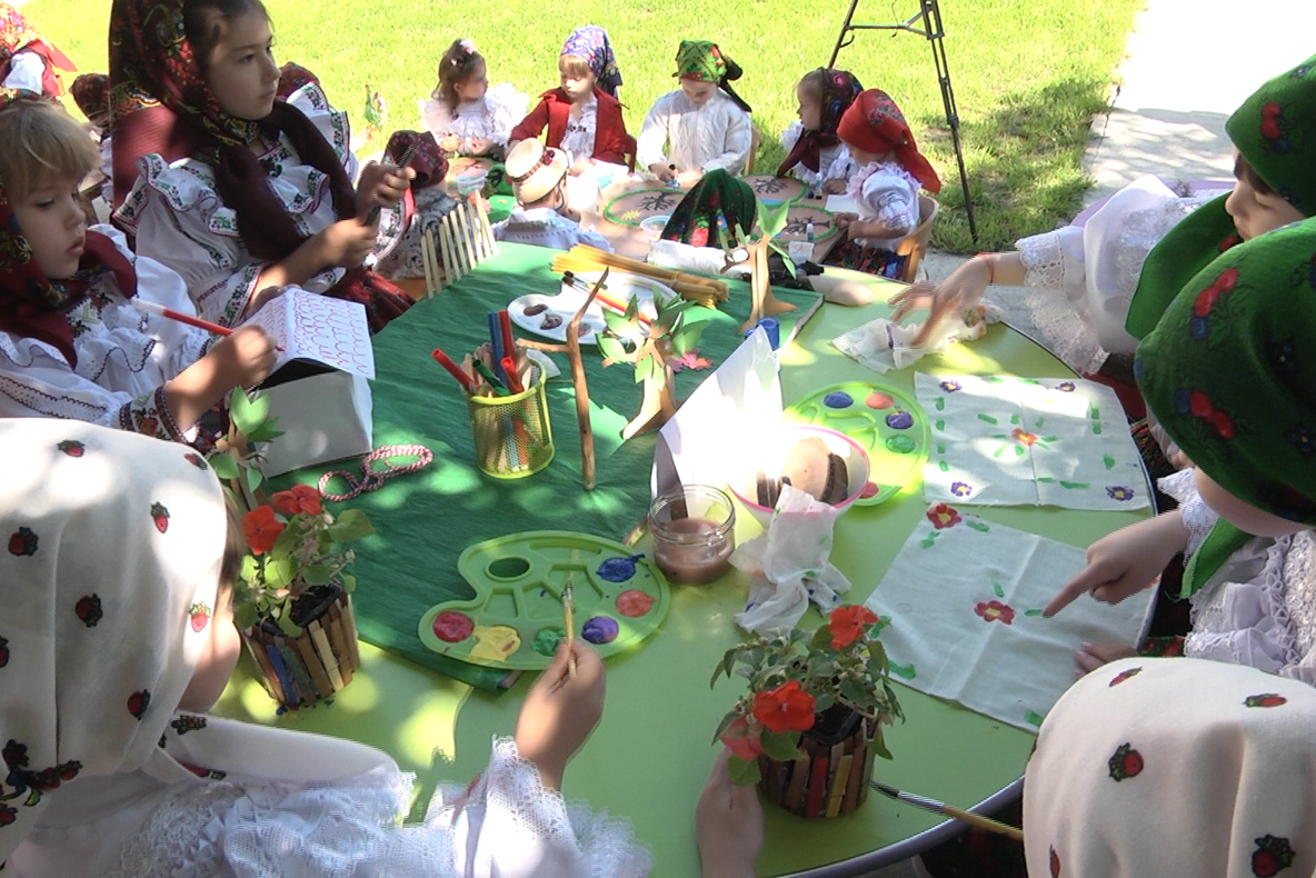 Concursul internațional de folclor pentru copii ”Am fost ș-om fi”  a debutat cu atelierul de creație