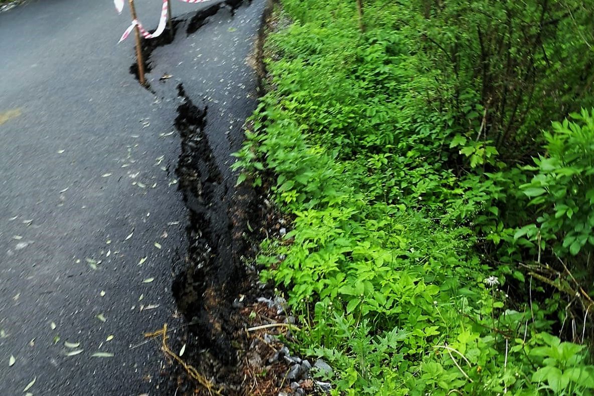 Pagube produse în județ de scurgerile de pe versanți, văi și pâraie revărsate din albie