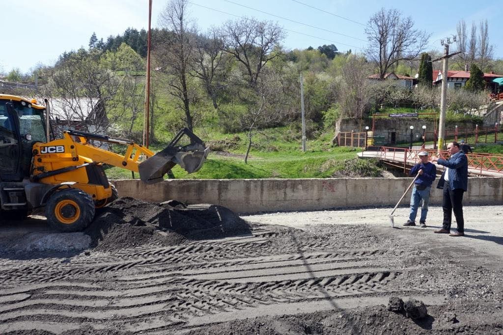Au început lucrările de modernizare a străzilor din Cavnic