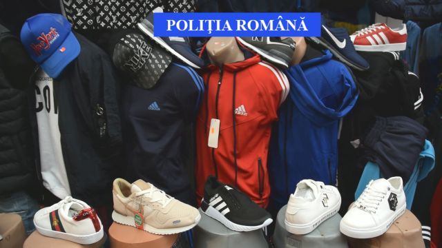 Prins de poliţişti în timp ce transporta mărfuri contrafăcute