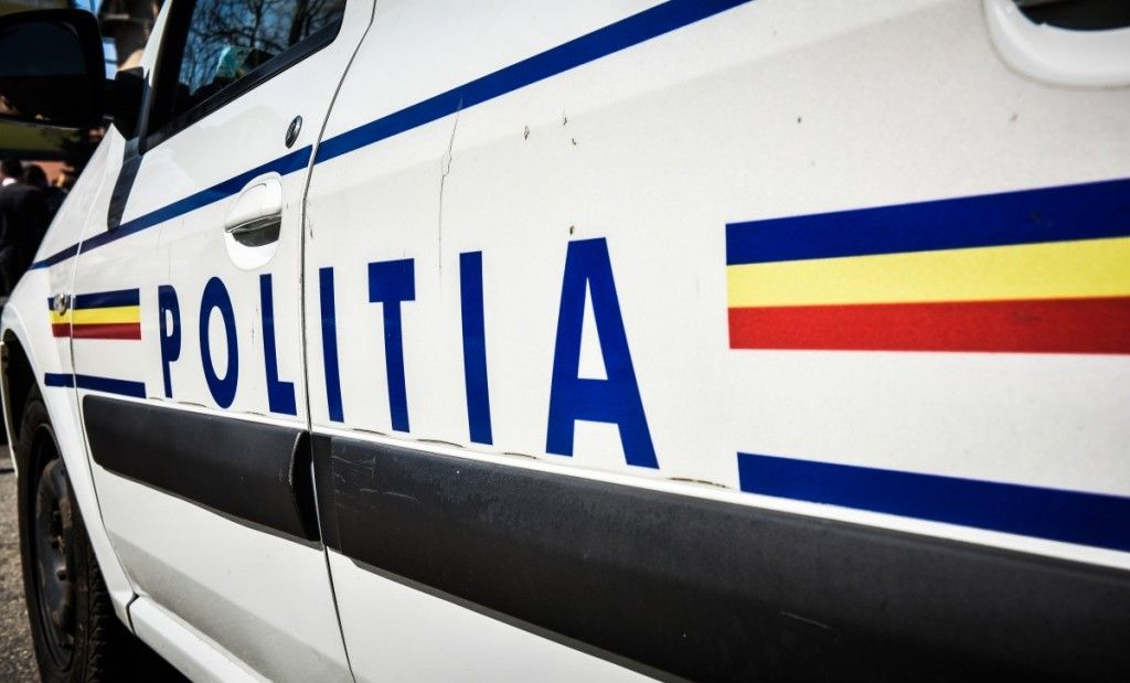 Reţinut pentru 24 de ore, după ce a sustras prin violenţă un telefon mobil