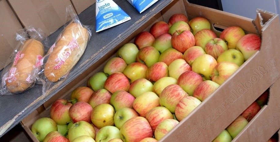 A început distribuirea merelor în școlile din Maramureș
