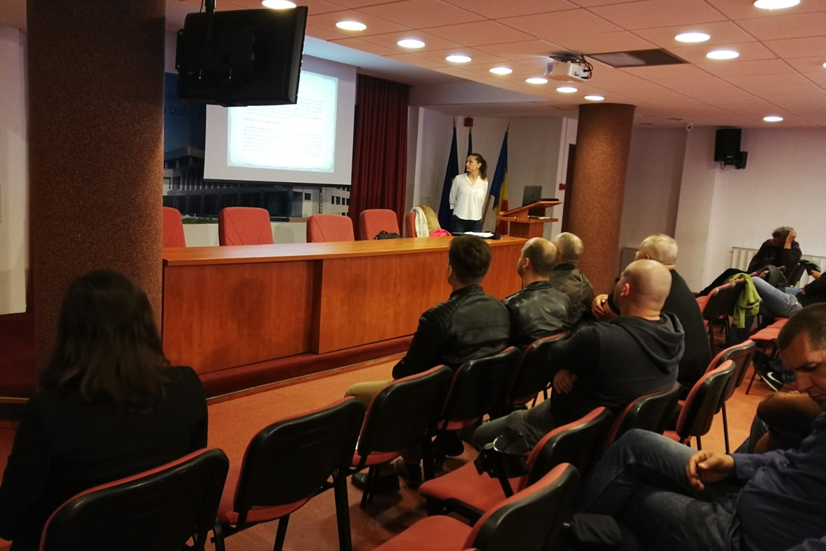 Deținătorii de detectoare de metale preveniți de polițiști