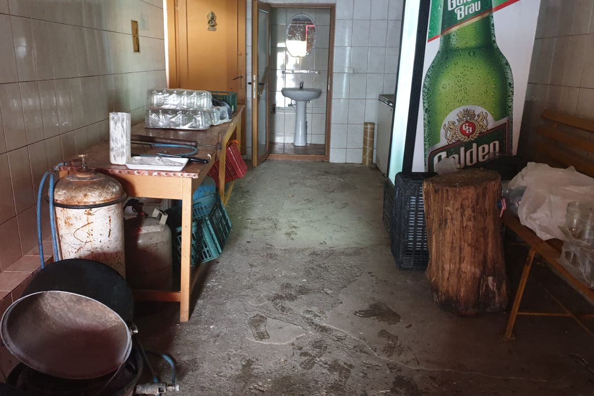 Percheziţii domiciliare în Baia Mare. Peste 1300 de pachete cu ţigări confiscate de poliţişti