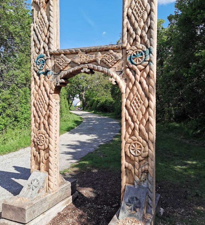 Poarta maramureşeană din Viena, restaurată şi sfinţită