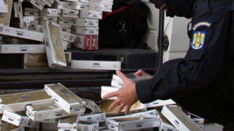 7 000 pachete cu țigări confiscate după o urmărire în trafic