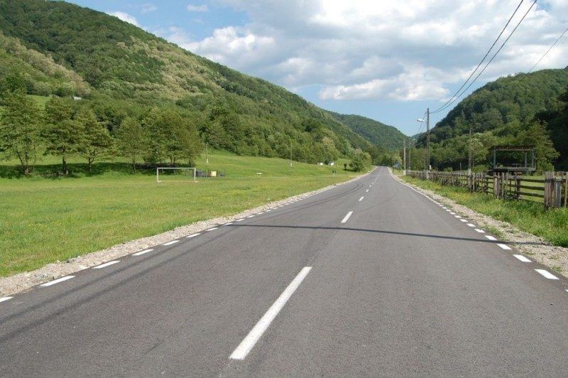 Șoferii sunt sfătuiți să țină cont de condițiile de drum, pe timp de caniculă