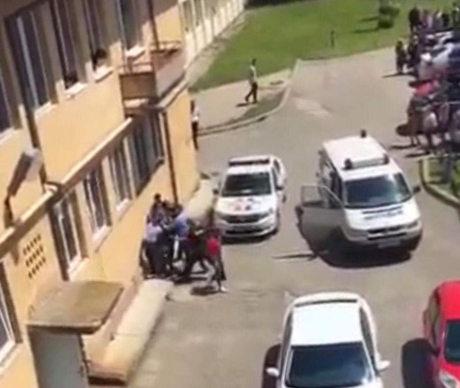 Elevul săltat de poliţişti se droga şi face parte din sistemul de protecţie