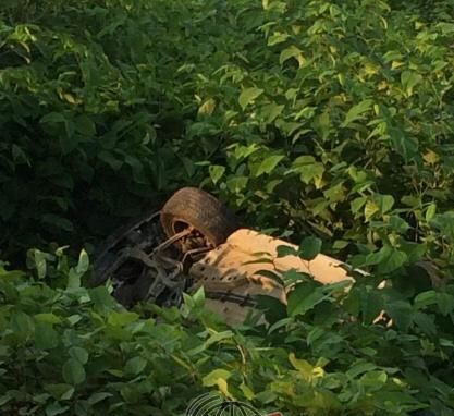 S-a răsturnat în șanț cu mașina