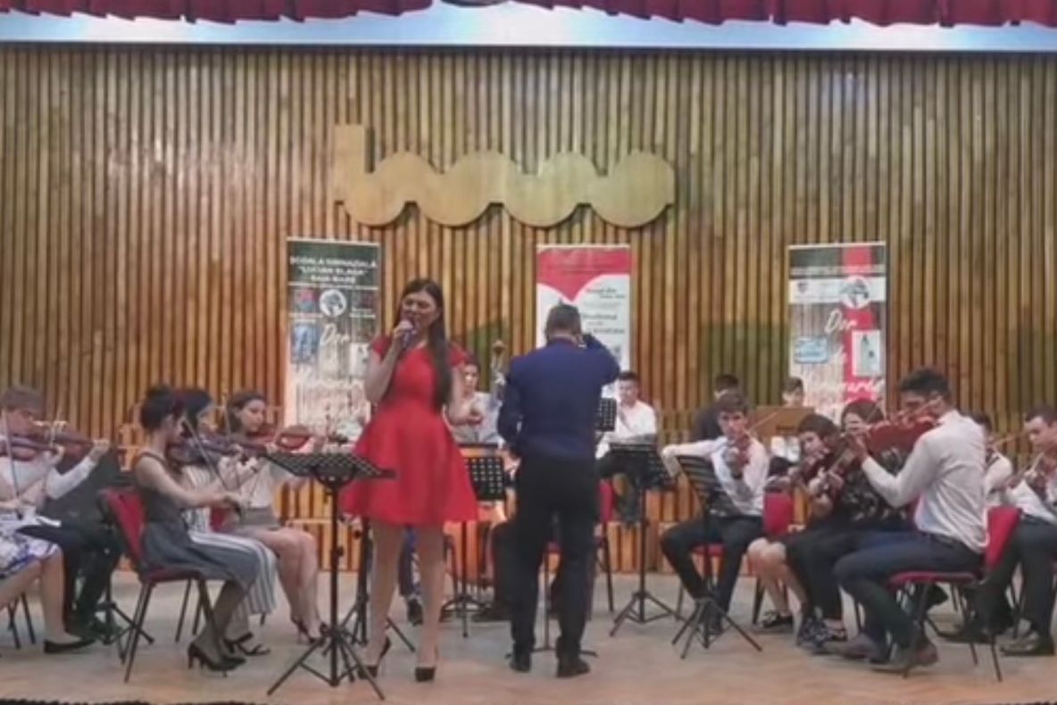 Paula Seling cântă Imnul municipiului Baia Mare