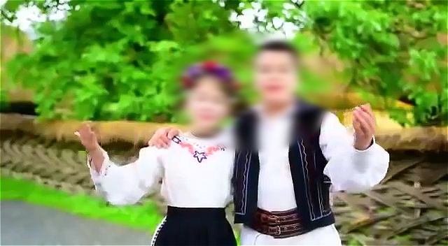 Amendă pentru tatăl care şi-a folosit copiii într-un clip pro PSD