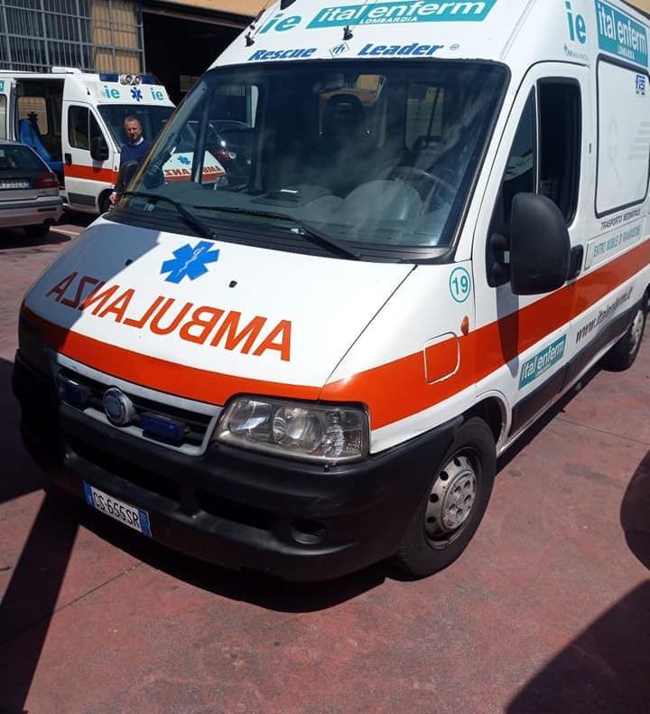 A cumpărat o ambulanță din propriile economii și a donat-o unui spital
