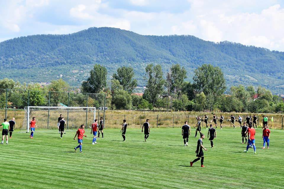 Discuții cu conducerea clubului din Recea privind viitorul fotbalului maramureșean