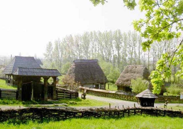 Ateliere de vacanţă la Muzeul Satului