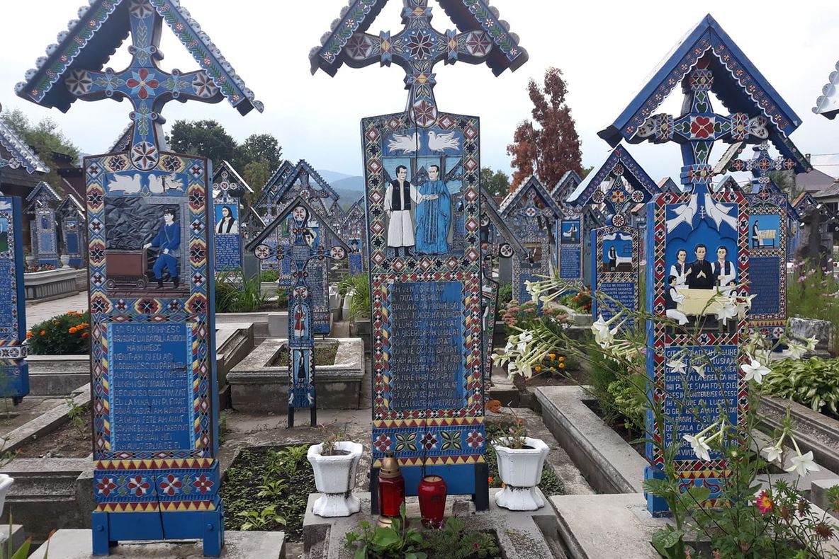 Cimitirul Vesel din Săpânța, unul dintre cele mai vizitate obiective turistice din Maramureș