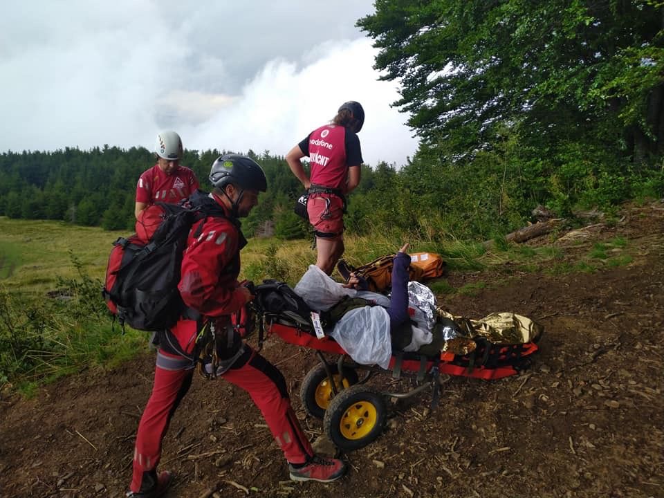 Turistă din Germania salvată de pe Creasta Cocoșului