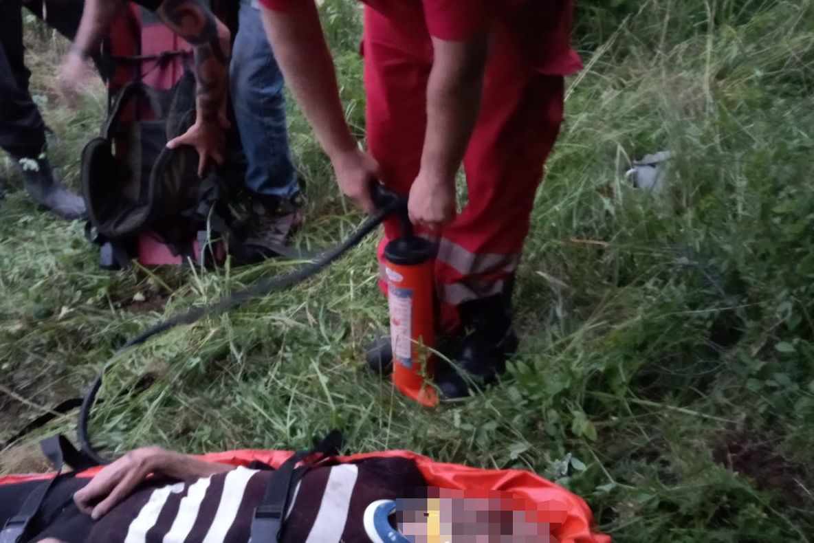 Intervenție dificilă pentru salvarea unui bărbat  de 78 de ani lovit de taur