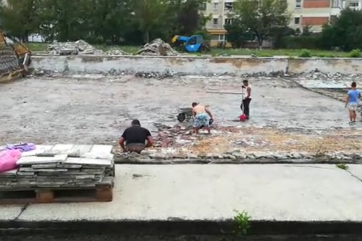 Au început lucrările la bazinul descoperit de înot