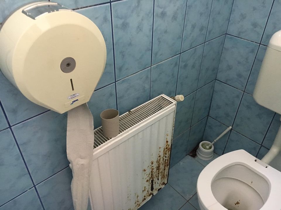 Mizerie până în gât la Inspectoratul Şcolar Judeţean Maramureş! NU deţine aviz sanitar pentru funcţionare