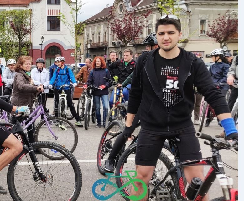 Cicliştii sunt invitaţi să pedaleze pentru o familie care are mare nevoie de ajutor