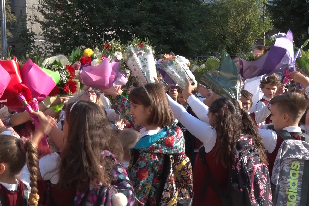 Emoții în prima zi de școală pentru elevii maramureșeni