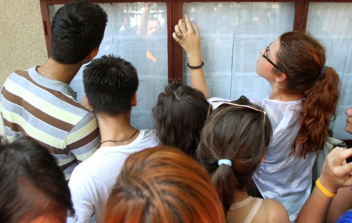 Stimulente financiare pentru elevii care au finalizat examenele naționale din acest an cu media generală 10