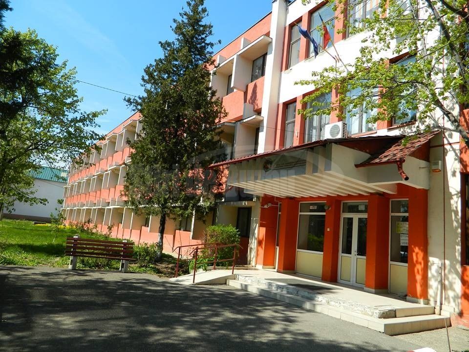 Întâlniri după întâlniri în cazul Colegiului Nenițescu, dar încă nu s-a luat o decizie