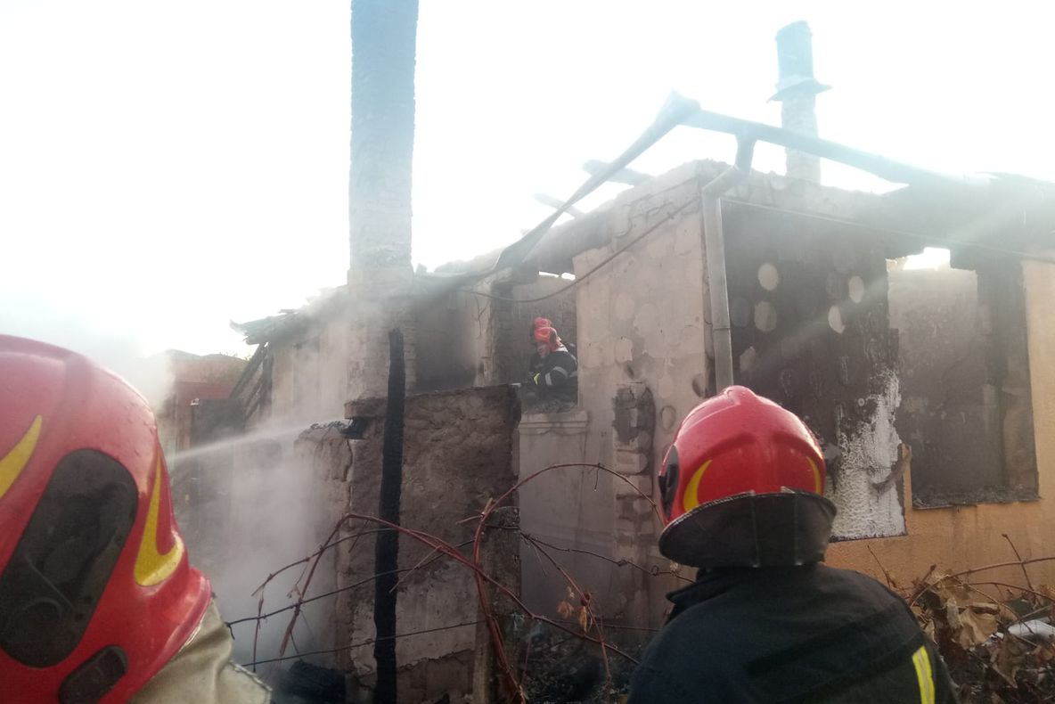 Casă distrusă de flăcări la Seini