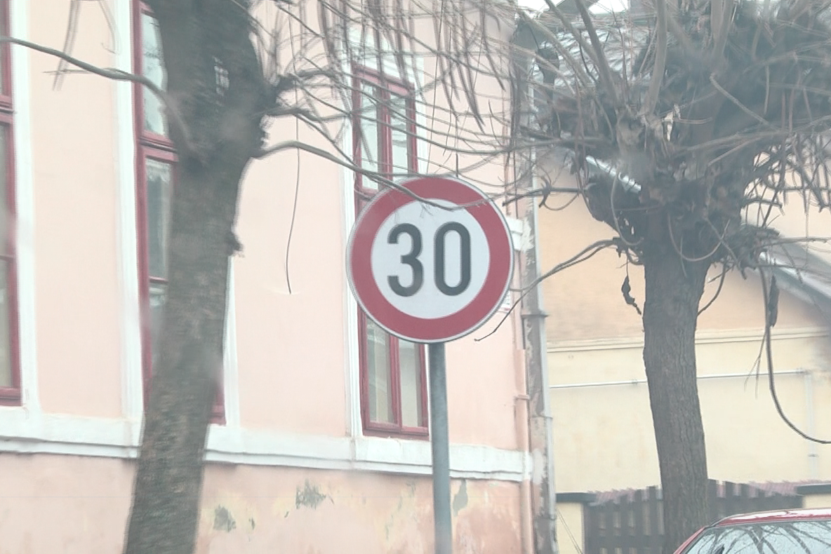 Măsuri pentru eficientizarea circulației rutiere pe mai multe străzi din Sighetu Marmației