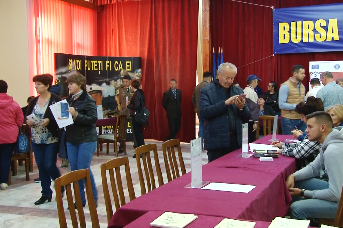 Peste 600 de joburi la Bursa locurilor de muncă din octombrie
