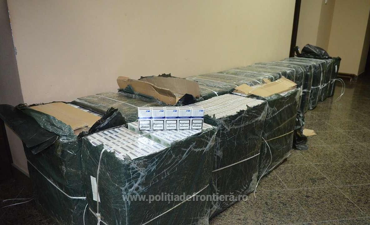 Doi maramureșeni cercetați pentru contrabandă și 13.460 pachete țigări confiscate