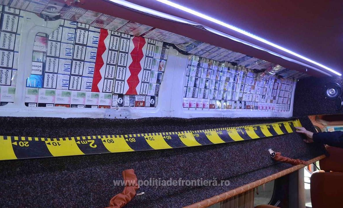 Doi cetățeni ucraineni cercetați pentru contrabandă și peste 19.200 de pachete cu țigări confiscate la frontiera de nord