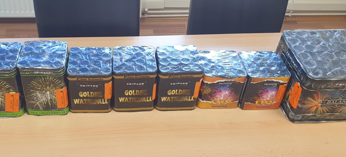 Artificii, pocnitori, ilegale de sărbători, ridicate de poliţiştii maramureșeni