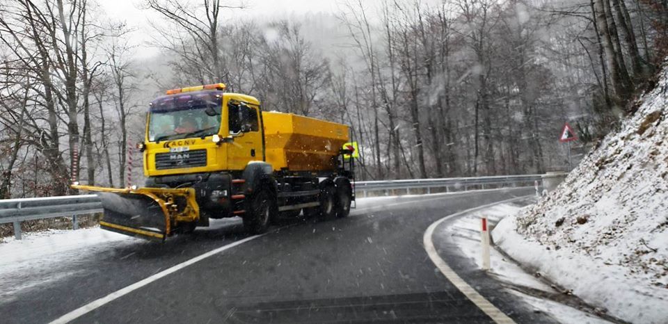 Desfășurarea circulației rutiere în zonele de deal și de munte, monitorizată la nivelul CJSU Maramureș
