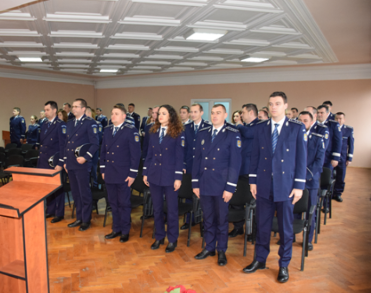 Poliţiştii cu merite excepţionale au fost avansaţi în gradul următor înainte de termen
