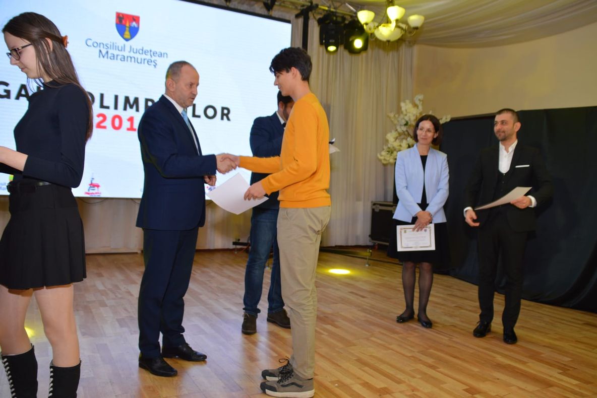 409 elevi și 315 profesori au fost premiați de Consiliul Județean Maramureș la ”Gala olimpicilor maramureșeni”